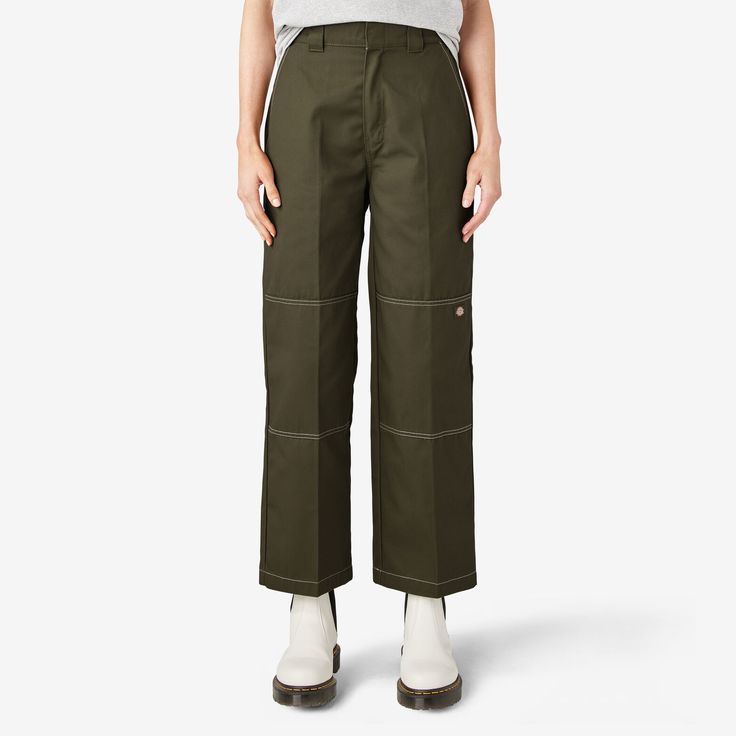 Get an authentic, utility-inspired look with our women’s double knee pants. The Sawyerville silhouette features a relaxed fit that offers a laid-back vibe and double knee reinforcements that nod to our workwear roots. Made from a comfortable cotton blend fabric, the pants are easy to style for any season. Dickies Pants Outfits Women, Colored Pants Outfits, Double Knee Pants, Dickies Women, Knee Pants, Dickies Pants, Winter Sneakers, Colored Pants, Twill Pants