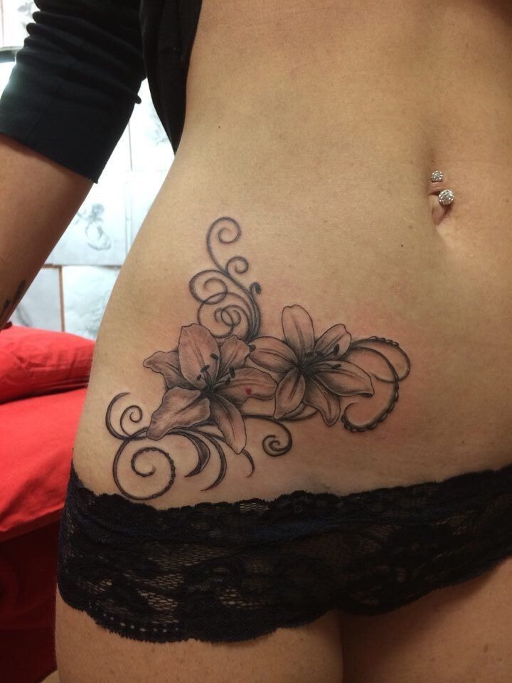 a woman's stomach with flowers on it