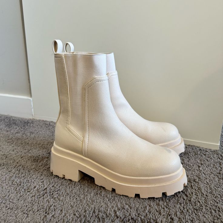 Size: 6 Never Worn White Boots With Lug Sole For Spring, Spring White Boots With Lug Sole, White Synthetic Boots With Round Toe, White Round Toe Summer Boots, White Synthetic Boots With Flat Heel, Cream Round Toe Boots For Spring, White Synthetic Flat Heel Boots, White Synthetic Boots With Almond Toe, White Flat Heel Boots With Medium Width