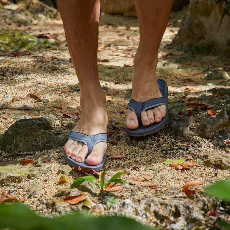 These rubber sandals are as versatile as your adventures—they're comfortable on the trail, the boat, by the fire, and at the country club. Step into comfort with the Hari Mari Brazos flip flops. Ocean Fishing, Rubber Sandals, Floating In Water, Lower Leg, The Boat, Beach Sandals, Mens Navy, The Trail, Nubuck Leather