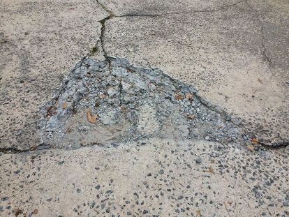 Fix Cracked Concrete, Repair Concrete Driveway, Concrete Floor Repair, Cement Driveway, Repair Cracked Concrete, Sidewalk Repair, Concrete Repair Products, Diy Driveway, Driveway Repair