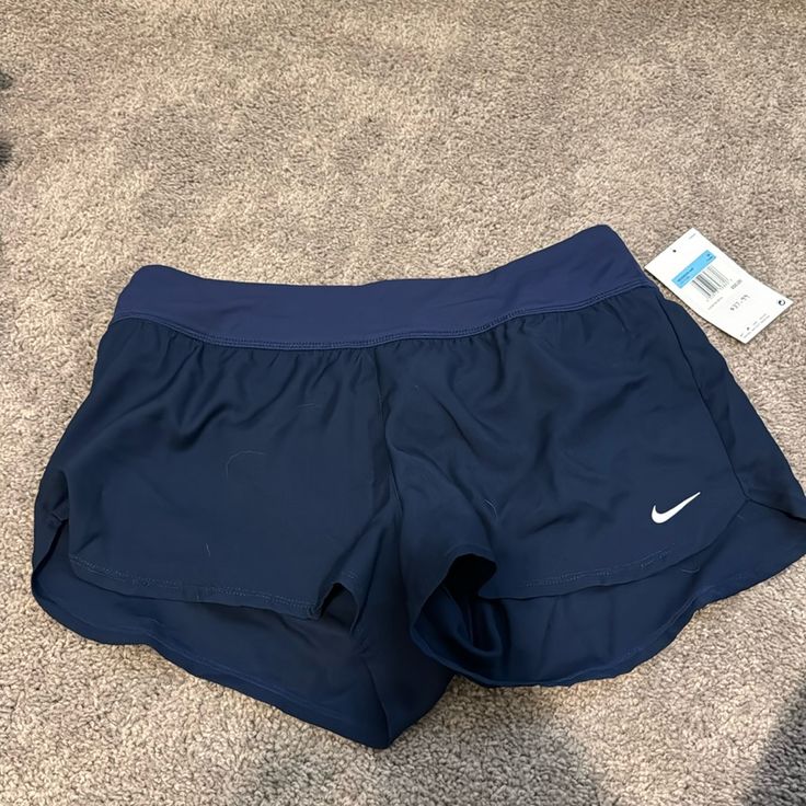 Nike Swim Shorts Navy Blue Blue Shorts Gym Outfit, Nike Blue Shorts, Swim Shorts Women Outfit, Nike Clothes Aesthetic, Nike Clothes Women, Womens Swim Shorts, Nike Women Outfits, Cute Workout Clothes, Swimsuit Shorts