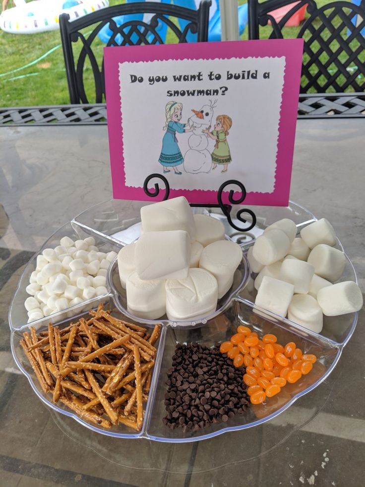 Frozen birthday, marshmallow snowman, do you want to build a snowman. Elsa Party Snacks, Elsa Snack Ideas, Winter Wonderland Food Ideas Themed Parties, Snow Much Fun Birthday Party, Frozen Theme Food Ideas, Frozen Movie Food Ideas, Frozen Birthday Party 3 Year, Elsa Themed Birthday Party Food Ideas, Subtle Frozen Birthday Party