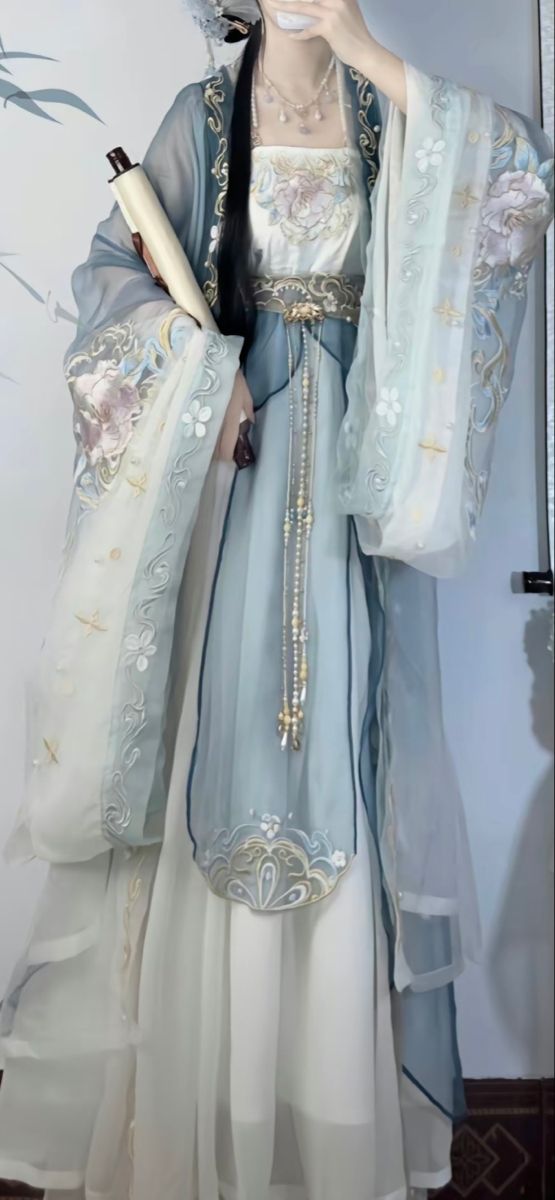 Korean Kimono Traditional Dresses, Traditional Asian Clothing Woman, Blue Hanfu Aesthetic, Hanfu Women Traditional, Female Yakuza Outfit, Hanfu Fantasy Chinese Clothing, Chinese Historical Dress, Chinese Dresses Traditional, Chinese Pajamas Traditional