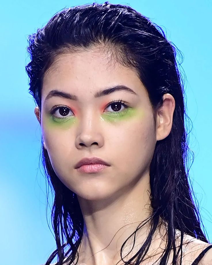 Under-Eye Makeup Was Trending at Fashion Week Spring 2022 Eye Bags Makeup, Del Core, Eye Trends, Under Eye Makeup, Makeup Hacks Beauty Secrets, Black Eyeshadow, Dark Circles Under Eyes, Under Eye Bags, Eye Painting