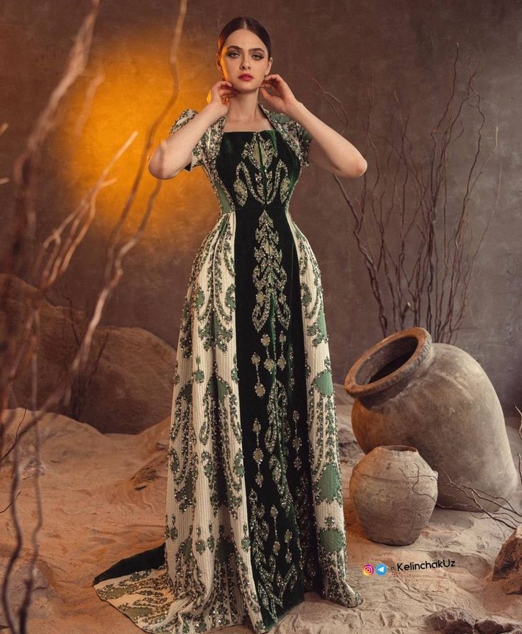 Tajikistan Dress, Uzbek Clothing, Modest Fashion Muslim, Hijabista Fashion, Old Hollywood Actresses, Long Skirt Fashion, Fancy Wedding Dresses, Modest Dresses Casual, Fancy Dresses Long