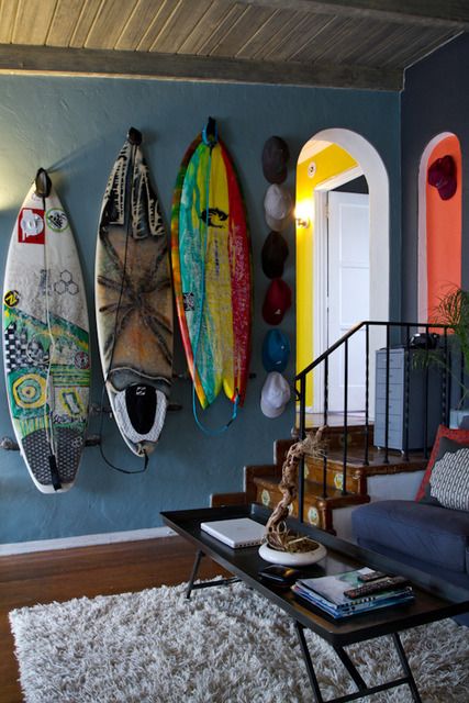 I'm going to live in Hawaii and have surf boards decorating my walls....some day!!! Beach Style House, Deco Surf, Surf Room, Urban Beach, Coastal Room, Surf Decor, Surf House, Beach Cottage Style, Coastal Design