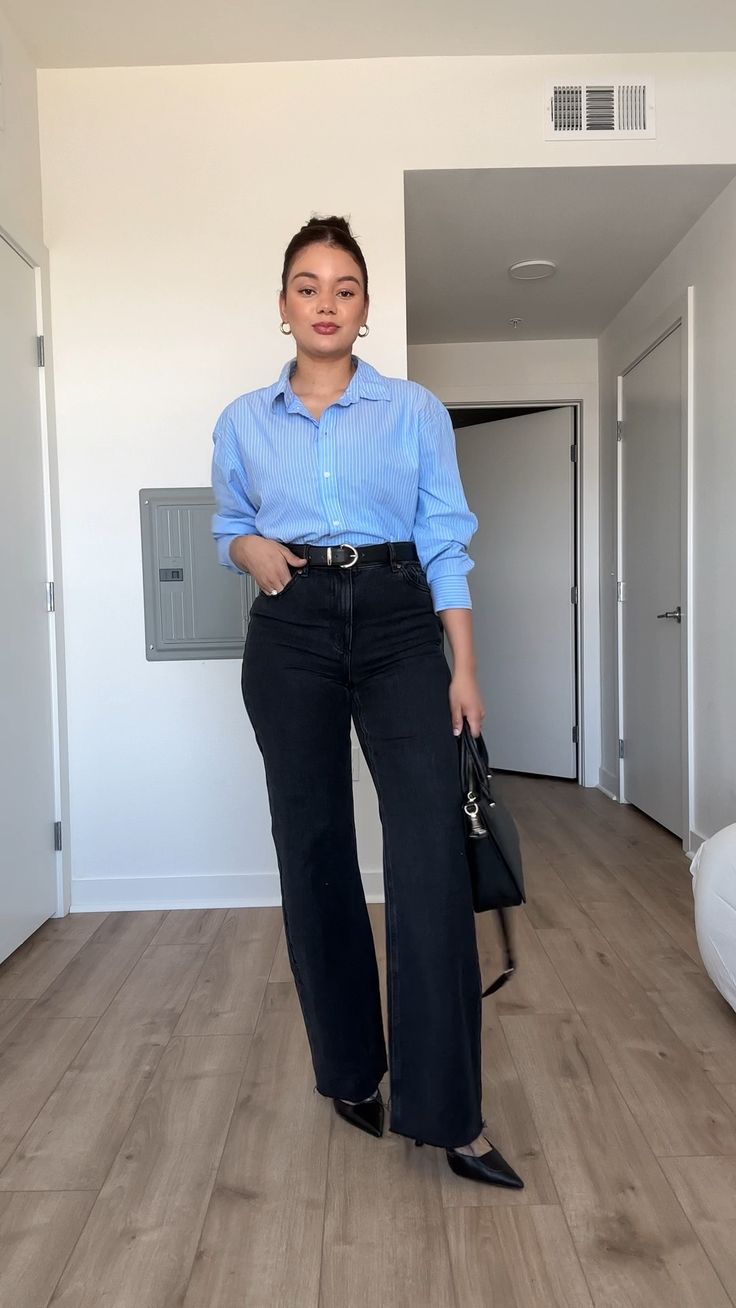 Blue Top Work Outfit, Blue Button Down Shirt Outfit Work, Dark Blue Shirt Outfit Woman, Black Jeans Outfit Summer, Blue Shirt Black Pants, Smart Casual Office Wear, Blue Blouse Outfit, Outfit Viaje, Corporate Fits