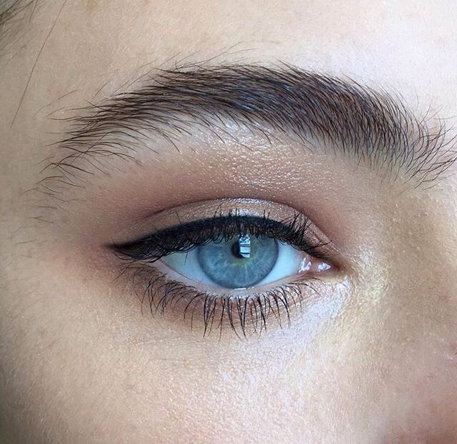 Shuttle eye makeup Permanent Makeup Eyeliner, Permanente Make-up, Eyeliner Hacks, Perfect Cat Eye, Permanent Eyeliner, Simple Eyeliner, Kajal Eyeliner, Eyeliner Styles, Smink Inspiration