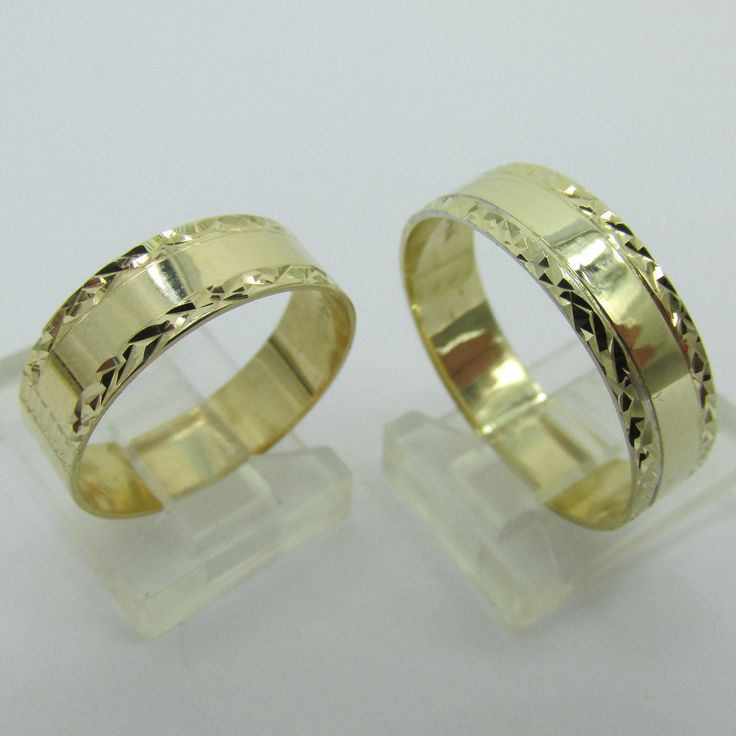 Handmade set of 2 wedding bands in solid 14k gold with diamond cut designs on the edges. Ring size is adjustable, please note the size in the personalization section of checkout. set de 2 anillos para el y para ella en oro de 14k garantisado hecho a mano. 2 Wedding Bands, Her Ring, Cut Design, Huggies Earrings, Diamond Cut, Gold Bands, Green Tea, Wedding Bands, Diamond Cuts