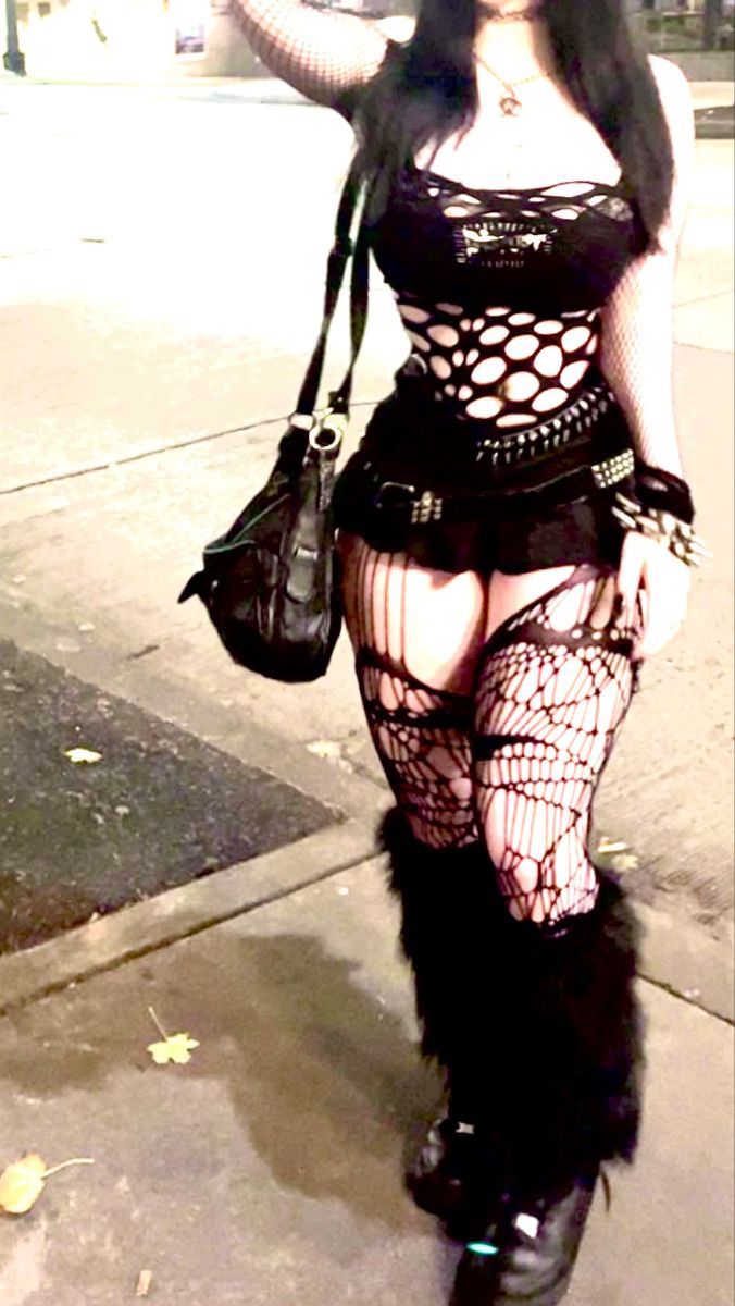 Goth Outfits Revealing, Outfit Ideas Platform Boots, Leggings And Thigh High Boots Outfit, Tactical Rave Outfit, Rave Punk Outfits, Emo Rave Fit, Goth First Date Outfit, Revealing Outfit Party, Warehouse Party Outfit