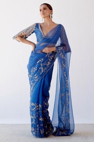 Shop for Devnaagri Blue Silk Organza Embroidered Saree With Blouse for Women Online at Aza Fashions Sequin Saree Look, Designer Blouses For Sarees, Light Blue Saree, Blue Colour Saree, Blue Organza Saree, Blue Sarees, Blouse For Saree, Elegant Sarees, Trendy Saree