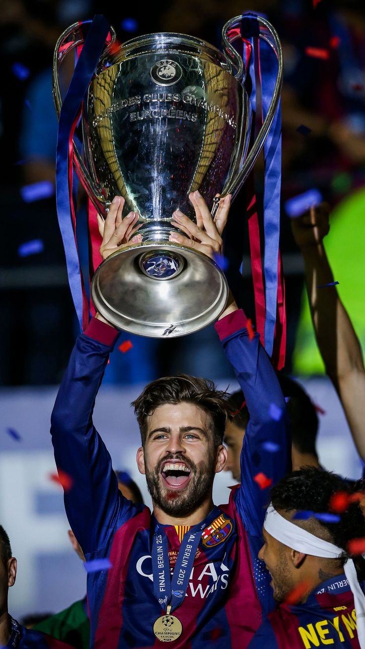 barcelona's messe celebrates with the trophy after winning the spanish super cup in 2012