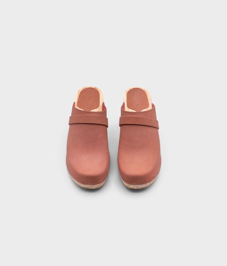 The Maya Clog Mules are the perfect blend of elegance and simplicity. These clogs for women boast a sleek design that exudes timeless sophistication. The high-heel silhouette is both feminine and professional, making them ideal for any occasion. Crafted with quality materials, these mules provide long-lasting comfort and durability without compromising on style. Clog measurements:Heel height: 3 1/8'' (8 cm)Toe height: 1 1/4'' (3.2 cm) Fit:NarrowLeather:Nubuck leatherClogs consist of:Base: Spanis Classic Slip-on Clogs With Leather Sole, Classic Slip-on Clogs With Rubber Sole, Modern Block Heel Clogs For Workwear, Formal Slip-on Clogs With Reinforced Heel, Modern Brown Slip-on Clogs, Modern Formal Clogs With Stacked Heel, Classic Slip-on Clogs With Removable Insole, Modern Slip-on Clogs With Rubber Sole, Classic Mules With Wooden Heel For Work