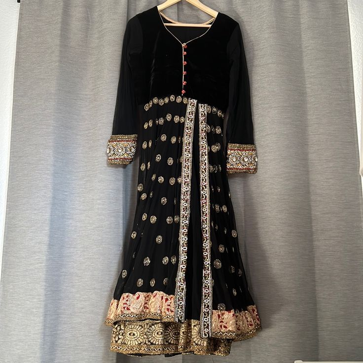 Beautiful Very Heavy Black Embroidered With Stone Work Anarkali Dress. Comes With Net Dupatta! Chest- 19” Waist- 16” Length- 50.5” Work Anarkali Dress, Zebra Print Wrap Dress, Indian Anarkali Dresses, Indian Anarkali, Long Sleeve Embroidered Dress, Black Indians, Grey Long Sleeve Dress, Sage Dress, Cutout Sweater