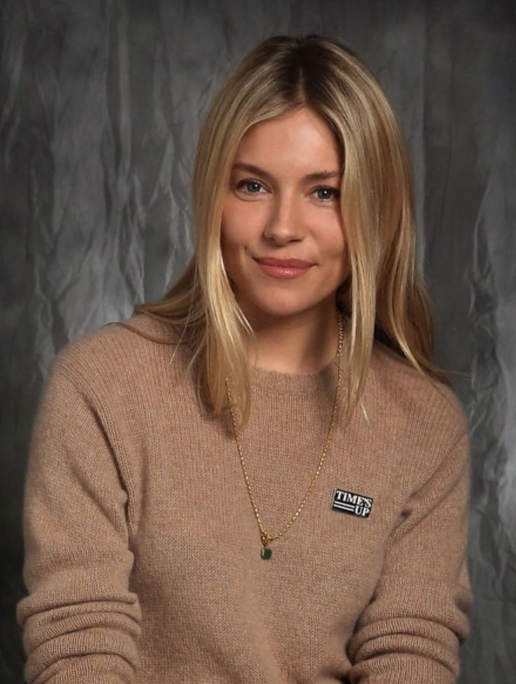 Sienna Miller Hair, Siena Miller, Amy Sherald, Sienna Miller Style, Blonde Hair Transformations, Spring Studios, Tribeca Film Festival, Woman Sweater, Sienna Miller