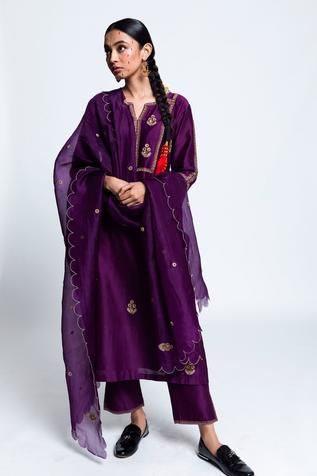 Shop for Label Earthen Purple Chanderi Silk Kurta Set for Women Online at Aza Fashions Organza Kurta, Asian Wedding Dress Pakistani, Silk Kurta Set, Lavender Silk, Asian Wedding Dress, Simple Kurti Designs, Pakistani Fashion Casual, Dress Gallery, Cotton Slip