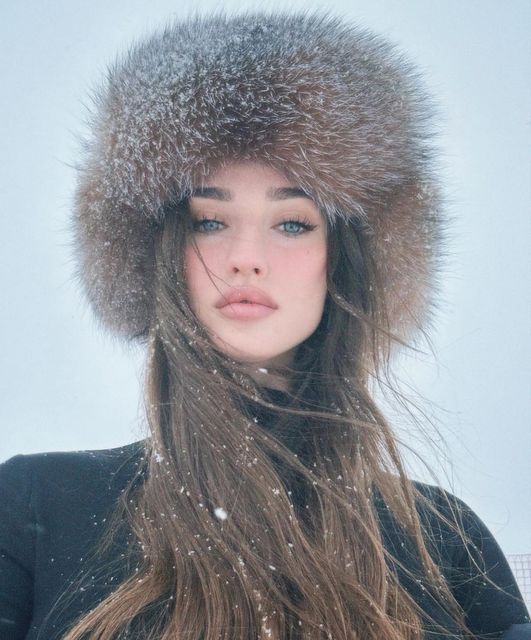 Emilia Danilevskaya, Russian Winter, Doll Aesthetic, Winter Photoshoot, Winter Photos, Model Aesthetic, Top Models, Russian Fashion, Fur Hat