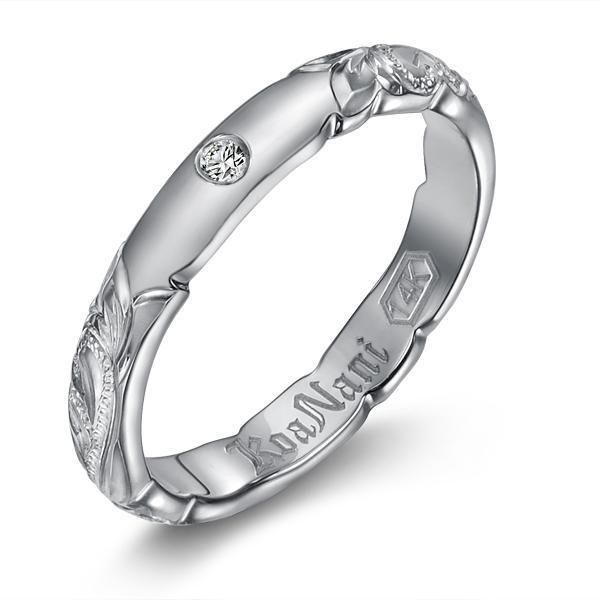 The picture shows a 14K white gold diamond 3mm ring with hand engravings and a diamond. Engraved White Gold Diamond Ring For Promise, Diamond Rings With Engraving Option, Diamond Promise Ring With Engraving Option, Elegant Etched Engraved Ring For Promise, Elegant Diamond Rings With Engraving Option, Elegant Diamond Ring With Engraving Option, Wedding Rings With Diamond And Engraving Option, Elegant White Gold Engraved Etched Ring, Diamond Engraved Ring For Wedding