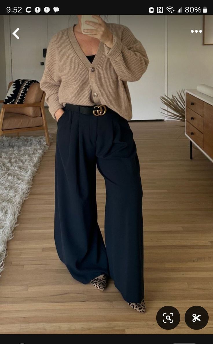 Black Linen Pants Outfit Fall, Flowy Pants Outfit Winter, Loose Black Pants Outfit, Linen Pants Outfit Fall, Stripped Pants Outfit, Black Linen Pants Outfit, 2025 Outfit, Flowy Pants Outfit, Japan November