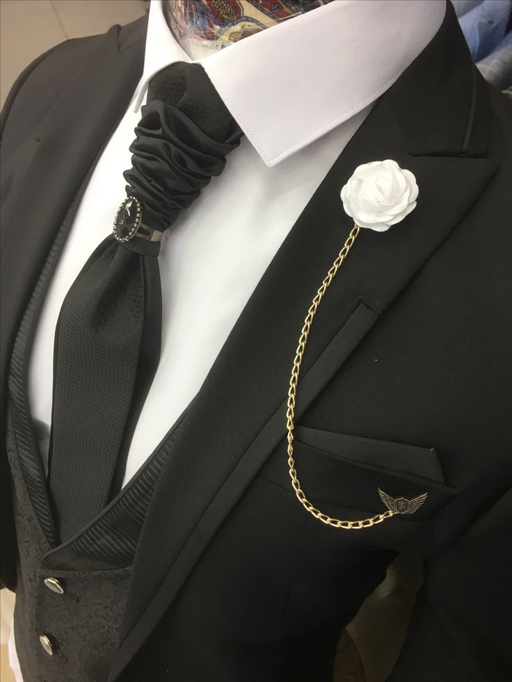 Men's Suit Accessories, Suit Accessories For Men, Fancy Pants Outfit, Jungkook Wattpad, Banquet Outfit, Husband Fashion, Mens Jewerly, Black Suit Men, African Dresses Men