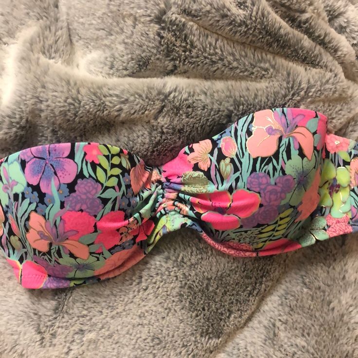 Victoria’s Secret 34b Supportive Like A Bra With Light Push Up Never Worn But No Strap Multicolor Bandeau Swimwear With Floral Print, Purple Stretch Strapless Swimwear, Multicolor Strapless Swimwear With Floral Print, Purple Strapless Swimwear For Beach Season, Purple Strapless Stretch Swimwear, Purple Bandeau Swimwear For Swimming, Purple Bandeau Swimwear, Multicolor Strapless Floral Print Swimwear, Multicolor Floral Print Strapless Swimwear