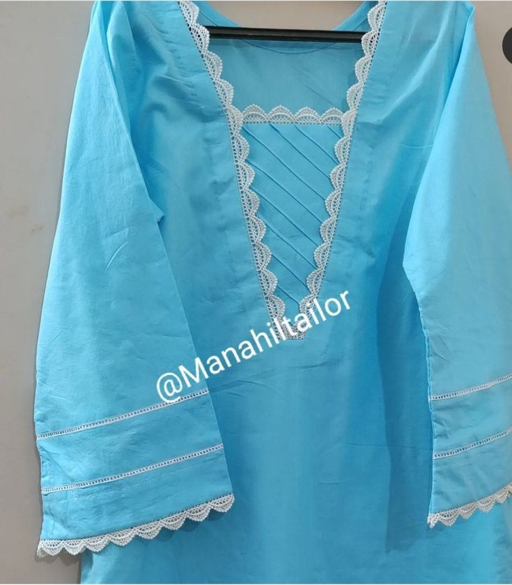 Dress Slaves Design, Salwar Suit Designs Neckline, Neck Designs For Suits Latest Neck Designs For Suits, Summer Neck Design, Lace Designs On Suits, Neck Design For Kurti, Jeans Casual Outfit, Punjabi Suit Neck Designs, Design For Kurti