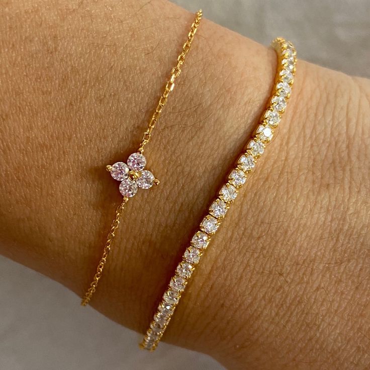 Gold Chain Bracelet For Women Classy, Gold Crystal Bracelet, Everyday Gold Bracelet Stack, Timeless Jewelry Pieces, Cute Gold Bracelets, Gold Bracelet For Women Classy, Bracelet Gold Women, Gold Dainty Jewelry, Gold Wedding Bracelet