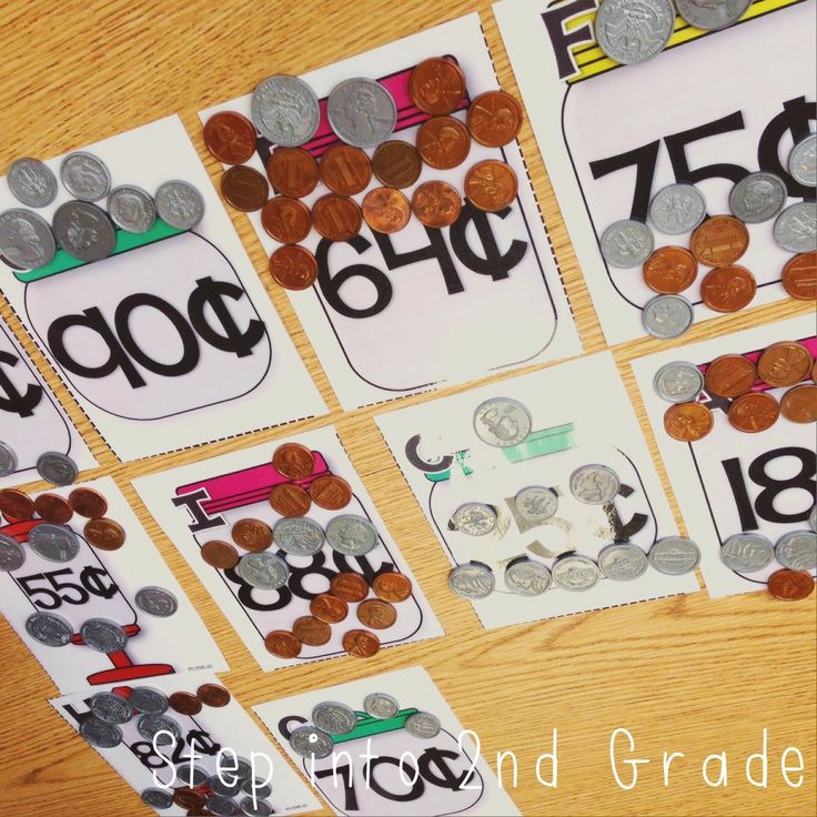 coins are arranged on top of each other in order to make the numbers for counting