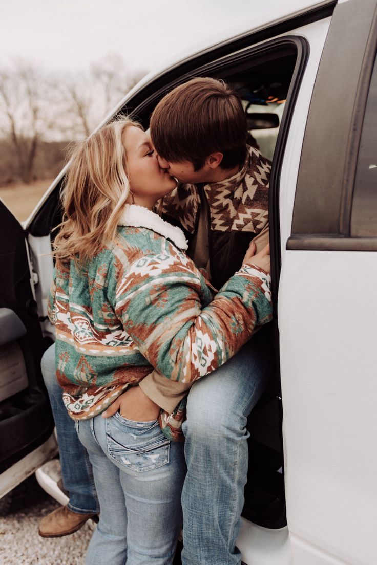 Western Boyfriend And Girlfriend Pictures Country, Holding Hand Pictures, Country Boyfriend Goals Pictures, Cute Couple Pics Western, Cute Country Couples Pictures, Spicy Country Couple Photos, Western Relationship Goals, Couple Western Goals, Country Couple Pictures Summer