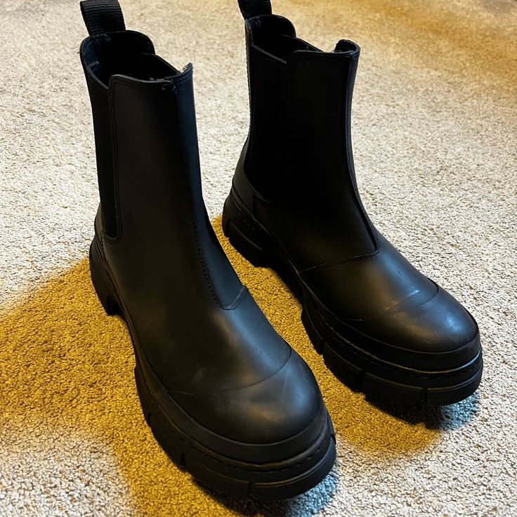 -Waterproof -Never Worn Outside The House -Kept In Closet, Marks Are From Other Shoes Thrown On Top Of Them -No Box -Smoke Free Home -Basiaclly Brand New Waterproof Black Platform Boots For Fall, Black Waterproof Platform Boots For Fall, Black Ankle-high Rain Boots For Winter, Insulated Black Rain Boots For Fall, Trendy Black Platform Boots For Outdoor, Casual Black Chunky Boots, Chunky Chelsea Boots, Red Aesthetic, Winter Rain