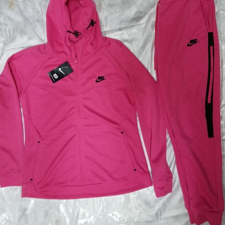 Nike Zip Up Hoodie And Pants Nike Suit, Nike Jogging Suits, Womens Football Jersey, White Nike Hoodie, Grey Nike Sweatpants, Nike Zip Up Hoodie, Black Nike Hoodie, Volleyball Knee Pads, Nike Set