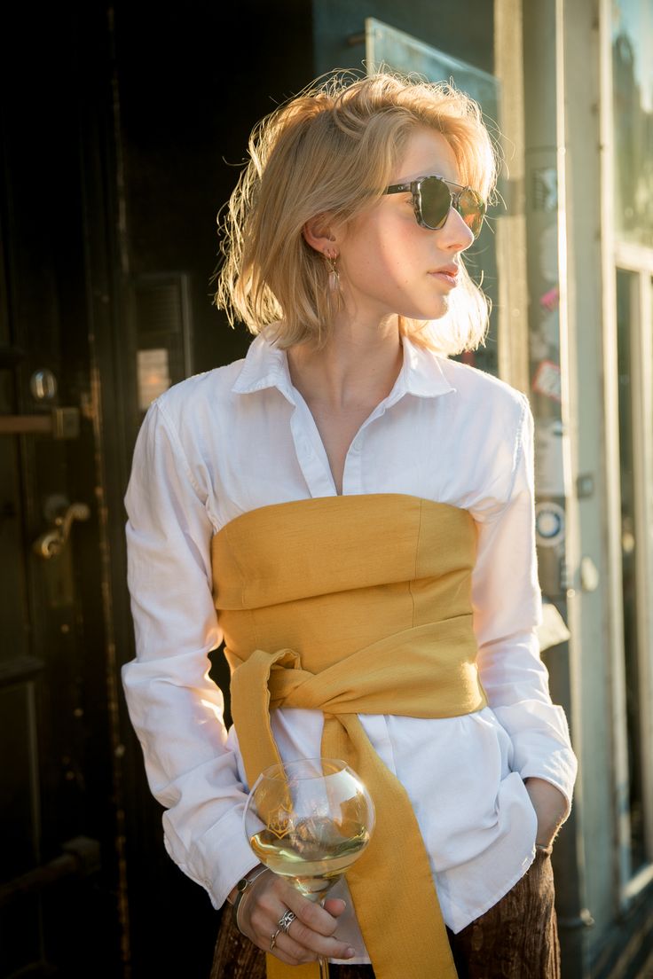 Strapless Top Outfit, Ropa Upcycling, Couture Mode, Dark Yellow, Strapless Tops, Outfit Combinations, Inspired Outfits, Business Casual Outfits, Instagram Foto