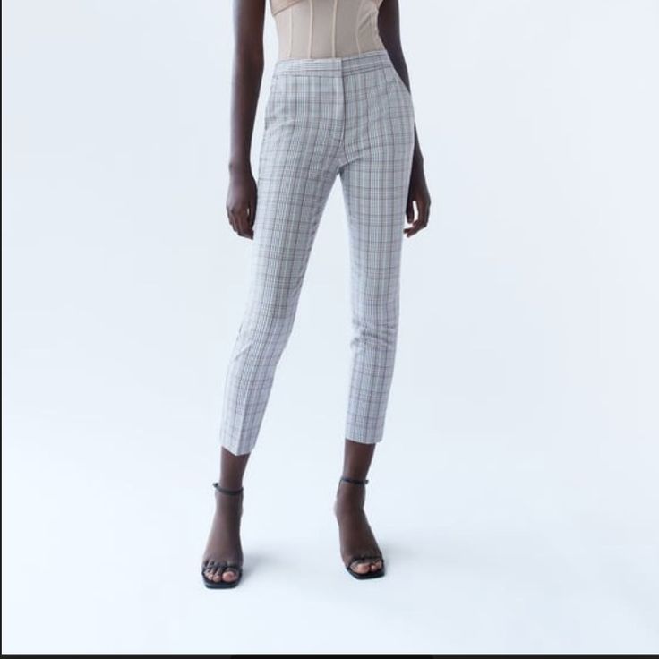 Perfect Checkered Pants For Fall! Can Easily Dress Up For Work Or Dress Down For A Cute Fall Outfit. Never Been Worn Before! Zara Fitted Bottoms For Business Casual, Zara Fitted Tapered Leg Dress Pants, Zara Fitted Tapered Leg Pants, Capri Cargo Pants, Zara Basics, Capri Trousers, Checkered Pants, Zara Jumpsuit, White Capris