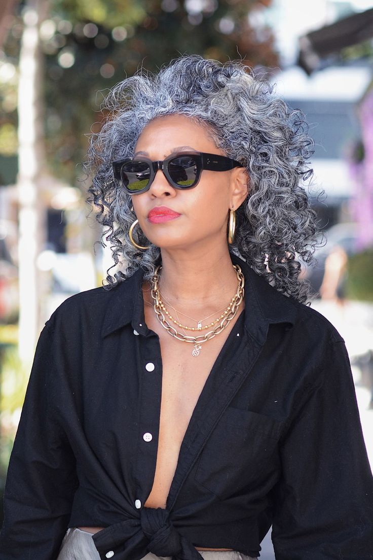 Grey Hair Journey, Silver Haired Beauties, Grey Curly Hair, Gorgeous Gray Hair, Grey Hair Inspiration, Beautiful Gray Hair, Silver Grey Hair, Natural Gray Hair, Pelo Afro