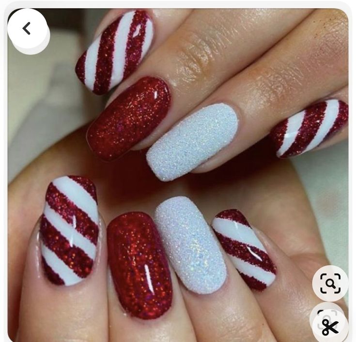 Simple Christmas Nails, Christmas Nail Art Easy, Xmas Nail Art, Nagellack Trends, Holiday Nail Designs, Christmas Nails Easy, Cute Christmas Nails, Christmas Gel Nails, Awesome Nails