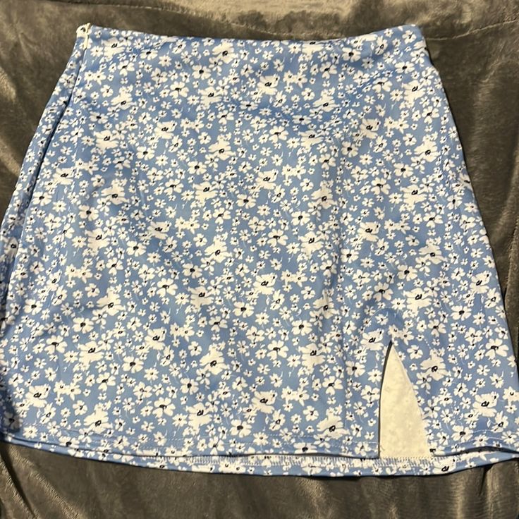 Nwt Romwe Blue Flower Skirt Size Small Casual Mini Skirt With Floral Print, Blue Floral Print Mini Skirt For Summer, Summer Blue Floral Print Skirt, Blue Floral Print Summer Mini Skirt, Blue Floral Print Skort For Spring, Blue Floral Print Mini Skirt For Spring, Casual Blue Floral Print Mini Skirt, Blue Floral Mini Skirt For Spring, Light Blue Floral Print Casual Skirt