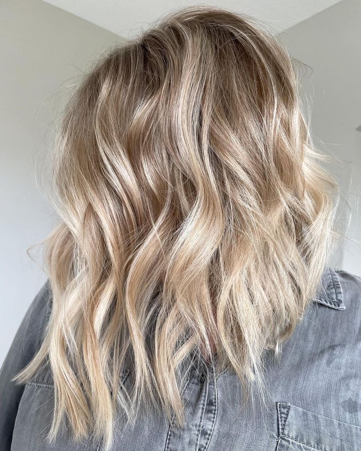 APRIL | MN BLONDE ARTIST on Instagram: “Coming off the weekend like.. 🤩 it’s blonde season 😍 ✨ @schwarzkopfusa BlondeMe ✨ @redken SEQ 7N roots + 9Vg 9Gi 9N…” Partial Blonde Highlights On Blonde Hair, Shadow Root Blonde Hair, Highlights With Root Smudge, Blonde With Shadow Roots, Blonde Dimension, Shadow Root Blonde, April Jones, Root Blonde, Reverse Balayage