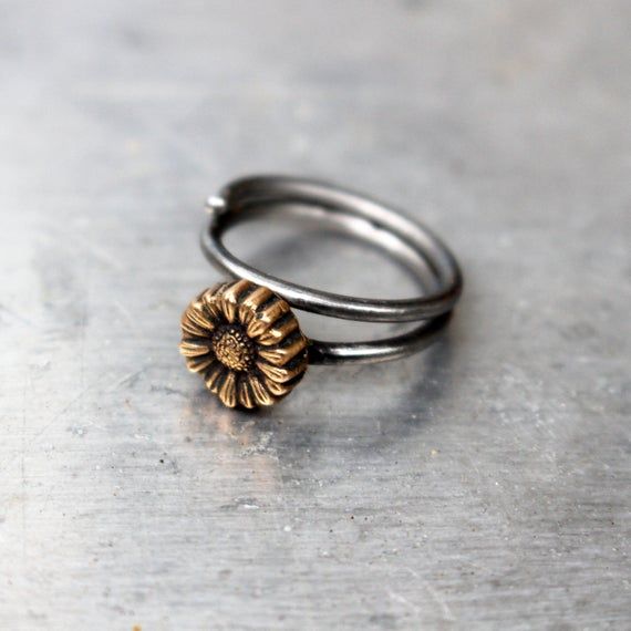 Adjustable floral sunflower ring to wear as knuckle ring, toe ring or as a regular ring on any finger. The tiny flower is made in bronze and the adjustable ring band in stainless steel. Both bronze and steel are strong hard metals and this makes a very durable design. MADE ON DEMAND, takes me up to 7 workdays to complete.Here you find other designs with flowers https://www.etsy.com/se-en/shop/AnnaSiivonen?ref=seller-platform-mcnav&search_query=flower Dainty Adjustable Stackable Flower Ring, Vintage Adjustable Toe Ring, Adjustable Metal Flower Ring With Open Design, Adjustable Flower Stackable Rings For Promise, Adjustable Flower Ring For Promise Occasion, Adjustable Brass Flower Ring As Gift, Adjustable Flower Shaped Metal Ring, Adjustable Metal Flower Ring, Adjustable Metal Flower Promise Ring