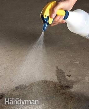 a person is spraying water with a yellow and blue sprayer