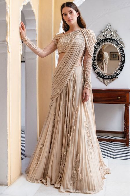 Designer Lengha Classy, भारतीय दुल्हन संबंधी, डिजाइनर कपड़े, Baju Kahwin, Wedding Lehenga Designs, Indian Bride Outfits, Fancy Sarees Party Wear, Drape Saree, Saree Designs Party Wear