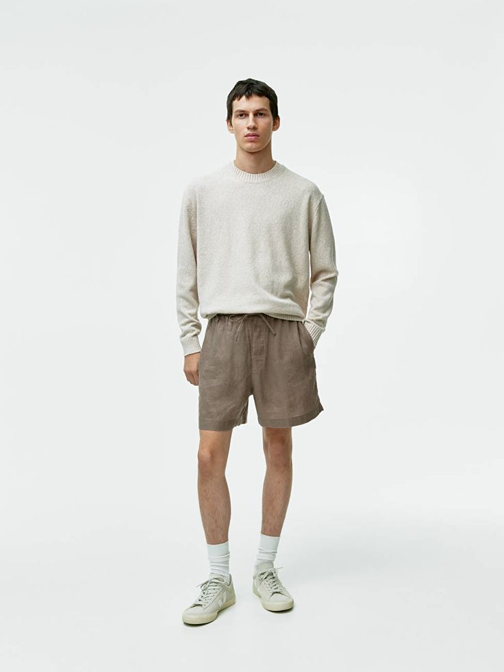 Neutral Linen Shorts, Casual Linen Shorts With Side Pockets, Neutral Linen Shorts With Pockets, Casual Neutral Linen Shorts, Neutral Relaxed Fit Shorts For Beach, Casual Linen Bermuda Shorts With Relaxed Fit, Relaxed Fit Neutral Shorts For Vacation, Relaxed Fit Cotton Neutral Shorts, Casual Linen Relaxed Fit Shorts