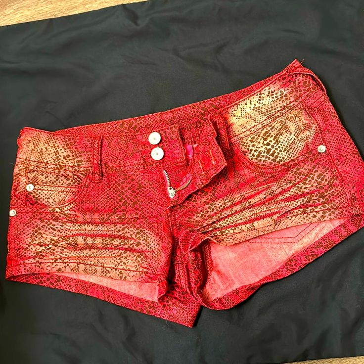 Short, Sexy Shorts Similar Snake Style Size M Or 7 Great Conditions, Brand New Red Fitted Bottoms For Club, Fitted Jean Shorts For Party, Trendy Red Club Bottoms, Trendy Red Bottoms For Club, Casual Red Club Bottoms, Casual Red Bottoms For Club, High Waist Red Bottoms For Club, Trendy Red Shorts For Night Out, Red Short Length Bottoms For Night Out