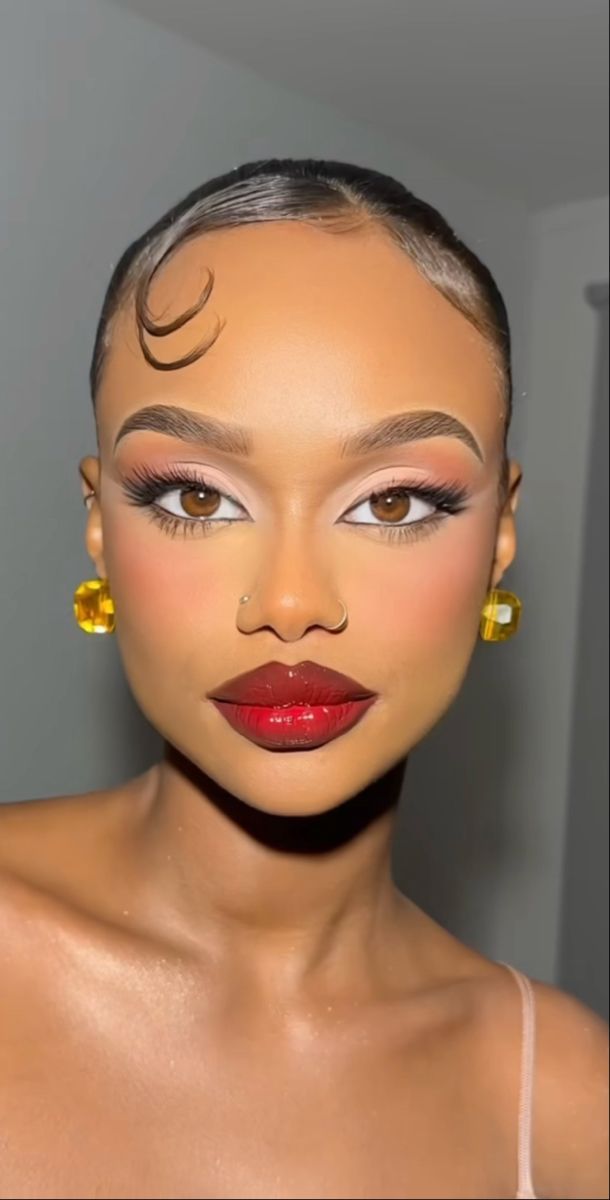 Festive Tresses: 30 Christmas Hairstyles to Make Your Holidays Merry & Bright Gold Makeup Looks With Red Lips, Simple Red Lip Makeup Look Black Women, Gold And Red Makeup Looks Black Women, Red Lip With Brown Liner, Ballerina Makeup Aesthetic, Red Head Glam Makeup, Black Woman Red Lipstick, Gold Eye Red Lip, Classic Makeup Looks Red Lips