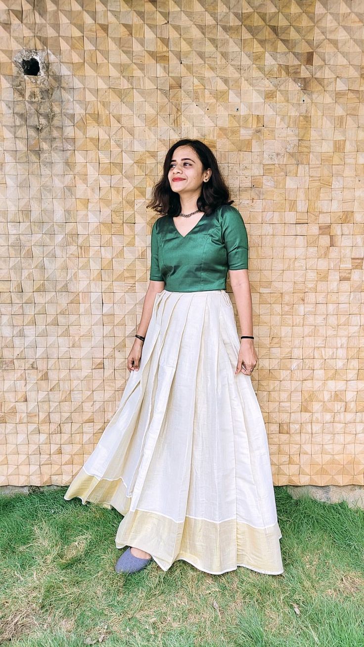 Onam Skirt And Top Designs, Kerala Style Skirt And Top, Long Skirt Outfits For Summer, Onam Outfits, Simple Frocks, Lehenga Designs Simple, Long Skirt Outfits, Desi Fashion Casual, Long Dress Design