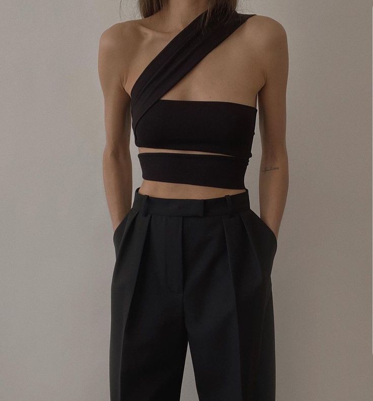 Outfits Joda, Chic Crop Top With Built-in Bra And Minimal Stretch, The Row Banana Bag, Edgy Black Asymmetrical One Shoulder Top, Casting Outfit, Row Banana Bag, Chic Black Asymmetrical Crop Top, Chic Black One-shoulder Crop Top, Edgy Black One-shoulder Party Top