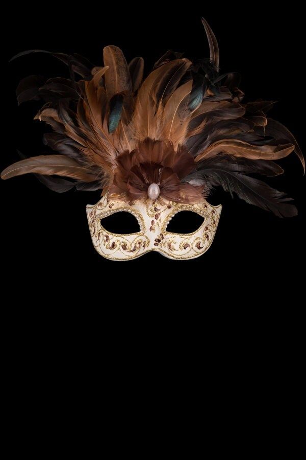 Isabella Isabella authentic venetian mask in papier mache with feathers. Handcrafted according to the original Venice carnival tradition. Manufactured in Venice by the famous venetian masters. Each item is provided with certificate of authenticity. Mask Dimensions Height: 25cm Width: 20cm Midsummer Masquerade, Masked Ball, Venice Carnival, Gothic Fairy, Venetian Masks, Leather Mask, Venetian Mask, Lowbrow Art, Henna Patterns