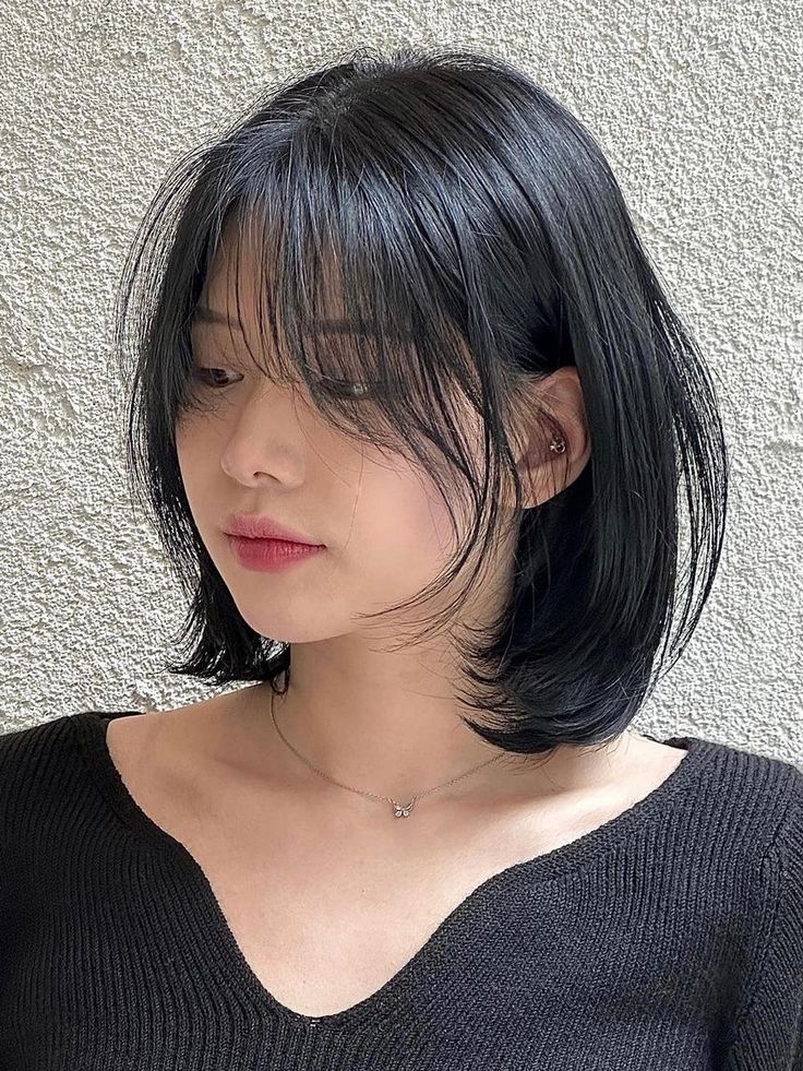 Korean wispy bangs for layered bob Short Haircuts For Straight Hair Women, Short Hairstyle For Heart Face Shape, Straight Haircuts Short, Short Hair Ideas For Thick Hair, Invisible Bangs Korean, Short Layered Hair With Curtain Bangs Asian, Korean Haircut Short Woman, Long Bob Bangs Hairstyles, Short Layered Haircuts Unstyled