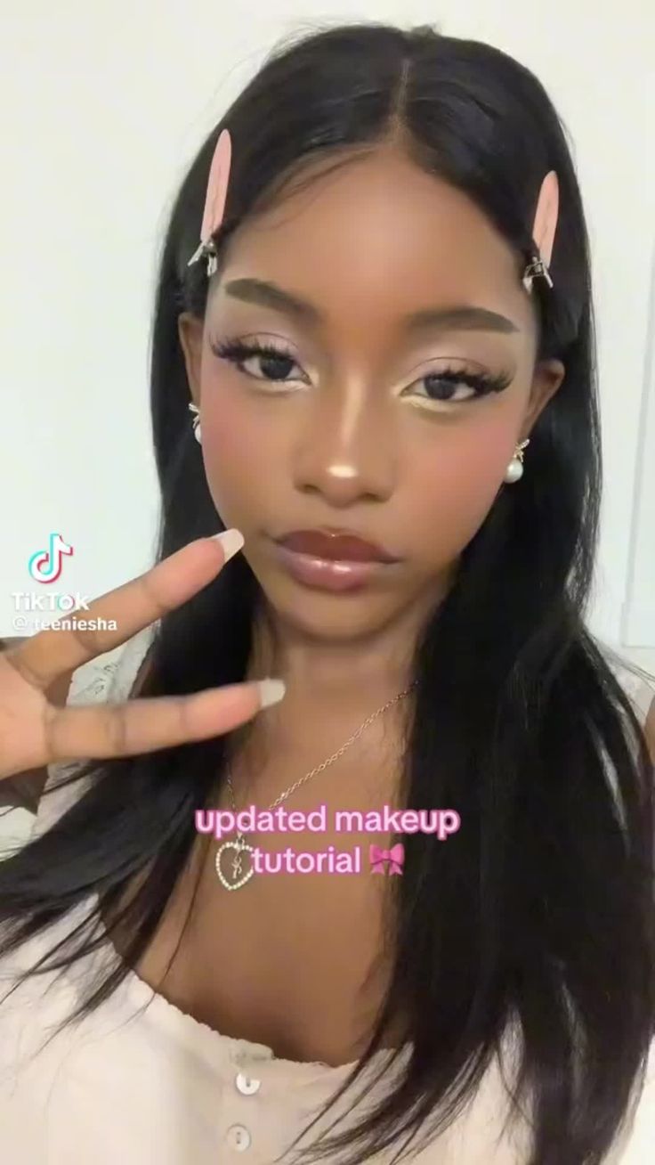 Pics Of People, Hacks Makeup, Natural Makeup Look, Soft Makeup Looks, Doll Eye Makeup, Kawaii Makeup, Brown Skin Makeup, Makeup Artist Tips, Face Makeup Tips