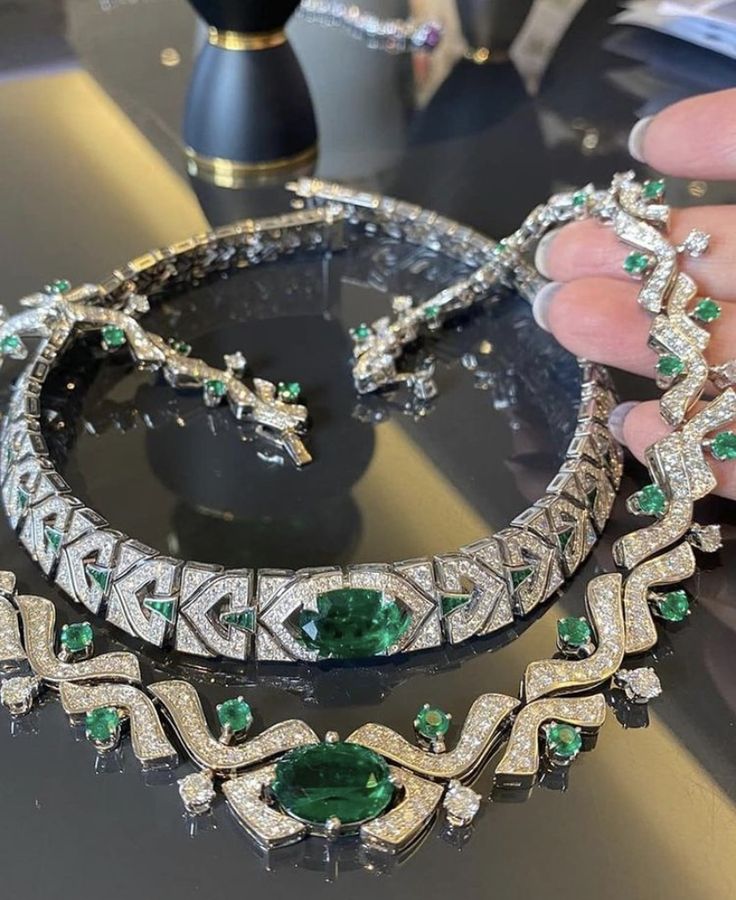 Luxury Green Jewelry With Intricate Design, Luxury Collectible Green Necklace, Luxury Hand-set Emerald Necklace In Fine Jewelry Style, Bulgari Emerald Necklace, Luxury Sterling Silver Emerald Necklace, Fine Jewelry, S Jewelry, Emerald Necklace, Emerald Jewelry, Trendy Jewelry